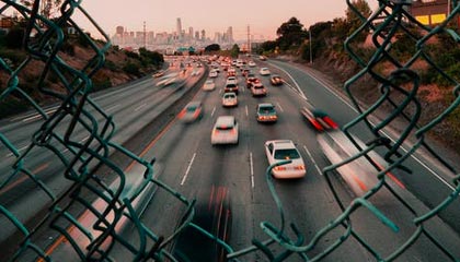 灰熊队惊险战胜太阳队，终结对手的连胜